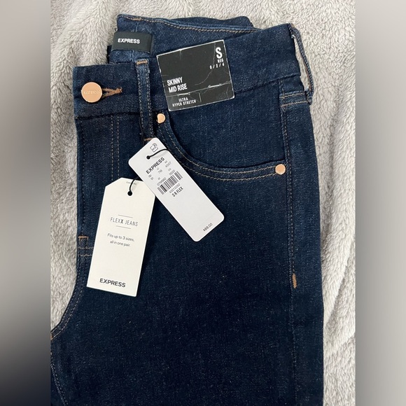 [Express] NWT Mid Rise Rinse FlexX Skinny Jeans - Picture 4 of 5